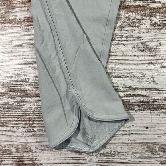 Women’s Lululemon Every Moment Pant Capri gray size 6 EUC W5BAMS 26” inseam - Picture 4 of 6